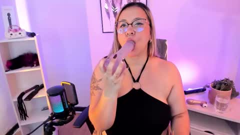 Hollie online show from March 2026 12:10:02 PM