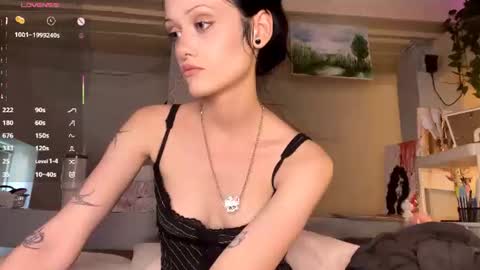 Snapshot of holliedavine chatting on June 2026 03:38:02 PM Ava online show from June 2026 03:38:02 PM