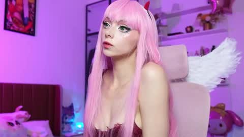 Snapshot of holliwould_ chatting on May 2026 12:45:01 PM Holli online show from May 2026 12:45:01 PM
