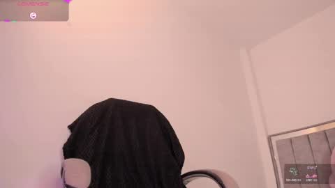holly_16 online show from May 2026 11:00:01 PM