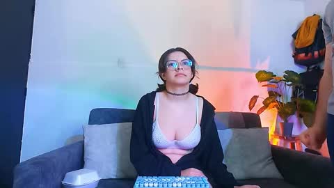 Holly and Honey online show from December 2025 10:58:01 PM