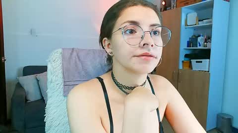 Holly and Honey online show from April 2026 10:31:02 PM