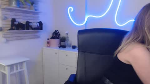 Holly online show from January 2025 09:37:02 AM