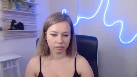 Holly online show from January 2025 07:41:01 AM