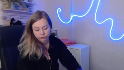 Holly online show from February 2025 03:02:02 AM