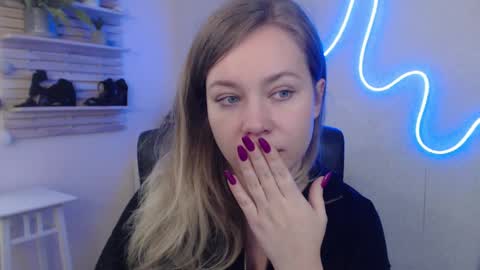 Holly online show from February 2025 09:15:01 AM