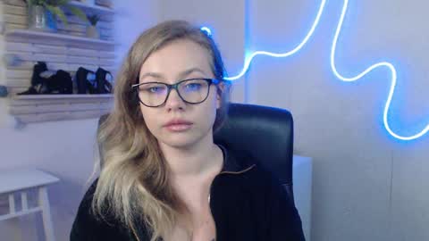 Holly online show from February 2025 05:26:02 AM