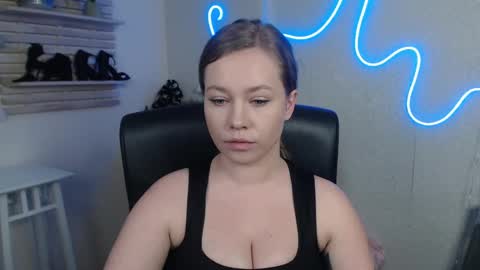 Holly online show from February 2025 03:25:01 AM