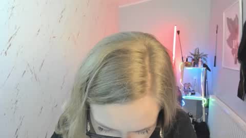 Holly online show from October 2025 05:10:01 PM