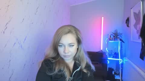Holly online show from October 2025 06:53:01 PM