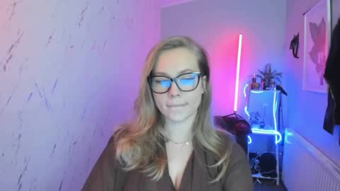 Holly online show from October 2025 06:52:02 PM