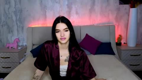 Holly online show from May 2026 01:01:02 AM