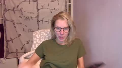 Snapshot of holly_bourbon chatting on October 2025 02:34:01 AM holly_bourbon online show from October 2025 02:34:01 AM