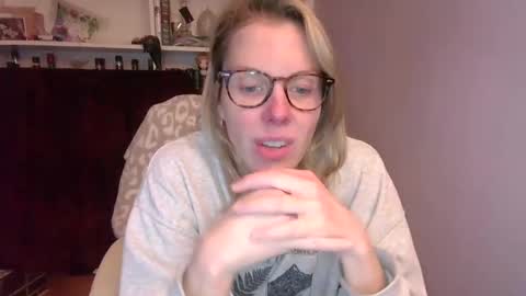Snapshot of holly_bourbon chatting on November 2025 02:43:02 AM holly_bourbon online show from November 2025 02:43:02 AM