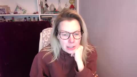 Snapshot of holly_bourbon chatting on February 2026 08:06:01 PM holly_bourbon online show from February 2026 08:06:01 PM