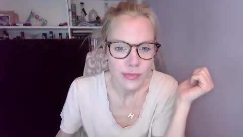 holly_bourbon online show from March 2026 07:54:02 PM