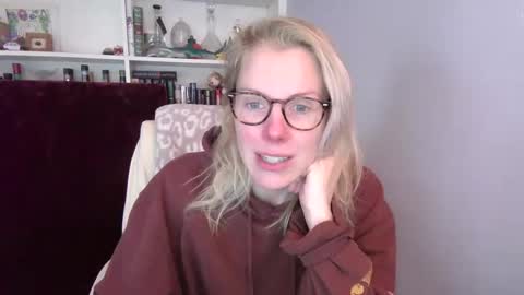 holly_bourbon online show from March 2026 07:09:01 PM