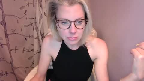 holly_bourbon online show from April 2026 12:24:01 AM
