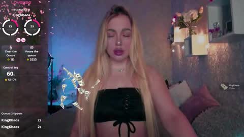 Snapshot of holly_molly8 chatting on December 2025 02:56:02 PM holly_molly8 online show from December 2025 02:56:02 PM