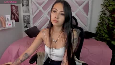 Snapshot of holly_rose69 chatting on December 2025 08:47:02 PM Holly online show from December 2025 08:47:02 PM