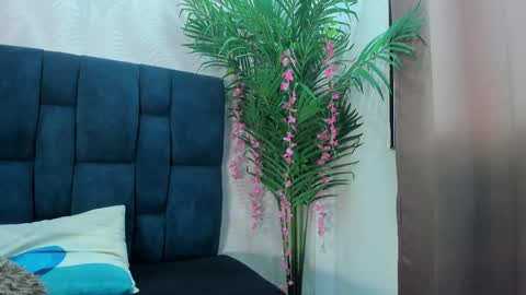 Snapshot of holly_sly chatting on November 2025 07:13:01 PM holly online show from November 2025 07:13:01 PM