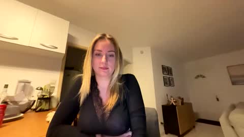 hollyandelon online show from January 2026 11:43:02 PM