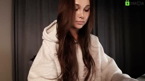 hollyextra online show from November 2025 03:23:02 PM