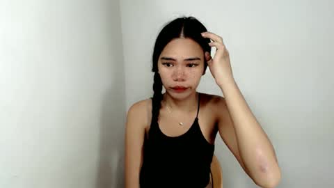 Snapshot of hollyhalo chatting on October 2025 04:51:01 PM hollyhalo online show from October 2025 04:51:01 PM