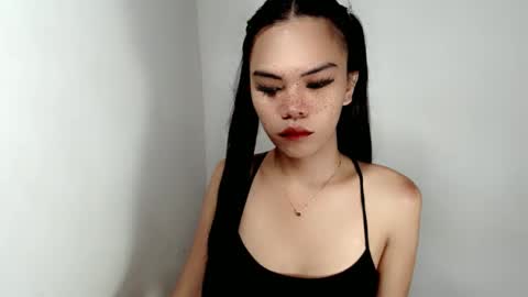 Snapshot of hollyhalo chatting on October 2025 05:44:02 AM hollyhalo online show from October 2025 05:44:02 AM