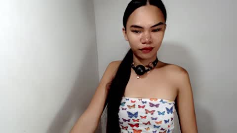 Snapshot of hollyhalo chatting on November 2025 04:23:01 AM hollyhalo online show from November 2025 04:23:01 AM