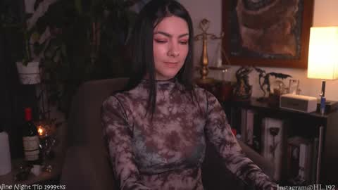 Holly Linder online show from November 2025 02:01:02 AM