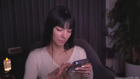 Snapshot of hollylinder_ chatting on November 2025 01:53:01 AM Holly Linder online show from November 2025 01:53:01 AM