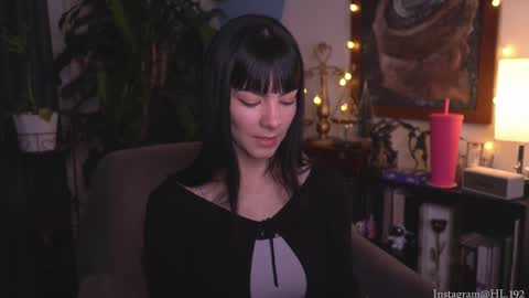 Snapshot of hollylinder_ chatting on December 2025 01:48:02 AM Holly Linder online show from December 2025 01:48:02 AM