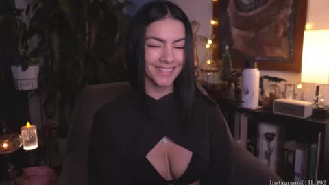 Snapshot of hollylinder_ chatting on December 2025 02:28:02 AM Holly Linder online show from December 2025 02:28:02 AM