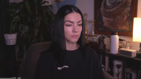 Holly Linder online show from March 2026 02:06:02 AM