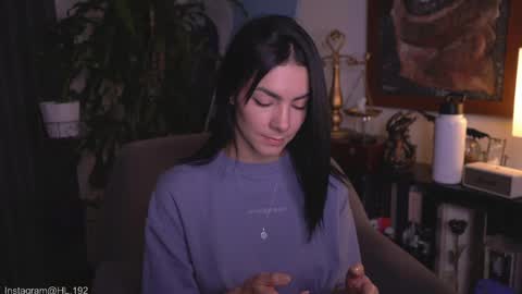 Holly Linder online show from May 2026 12:40:01 AM