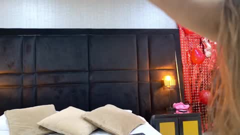 Holly online show from April 2026 07:52:01 PM