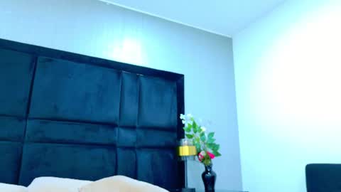 Holly online show from June 2026 07:35:02 PM
