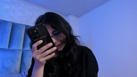 Snapshot of hollypeach_ chatting on May 2026 01:56:01 AM hollypeach_ online show from May 2026 01:56:01 AM
