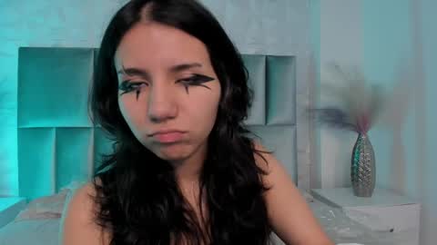 Snapshot of hollypeach_ chatting on May 2026 08:04:02 PM hollypeach_ online show from May 2026 08:04:02 PM