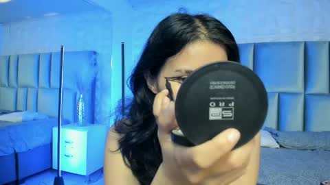 Snapshot of hollypeach_ chatting on May 2026 07:55:02 PM hollypeach_ online show from May 2026 07:55:02 PM