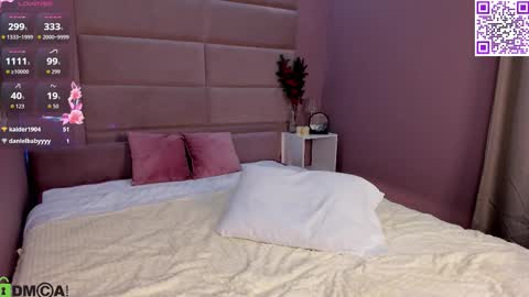 Snapshot of hollyray_ chatting on February 2026 01:42:02 AM Holly online show from February 2026 01:42:02 AM