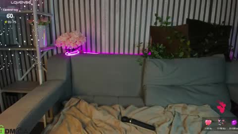 Snapshot of hollyray_ chatting on April 2026 01:44:02 AM Holly online show from April 2026 01:44:02 AM
