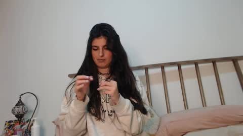 hollyshit_ online show from January 2025 01:18:02 AM