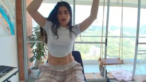 hollyshit_ online show from May 2026 03:28:01 PM