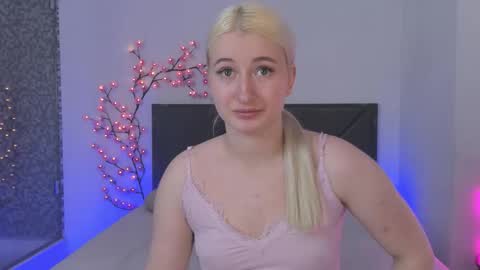 HollyTaillor online show from April 2026 12:11:02 PM