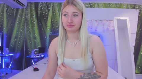 Snapshot of hollytaillor chatting on July 2026 05:36:02 AM HollyTaillor online show from July 2026 05:36:02 AM