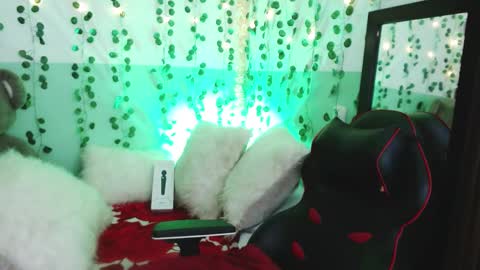 holly online show from December 2024 07:21:02 PM