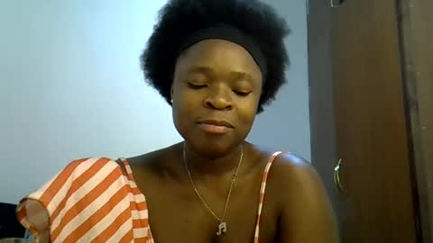 holy_ebony online show from June 2026 07:17:01 PM