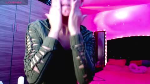 Juli online show from November 2025 03:50:02 AM